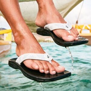 Olukai Ohana leather‎ sandals size US 9.5